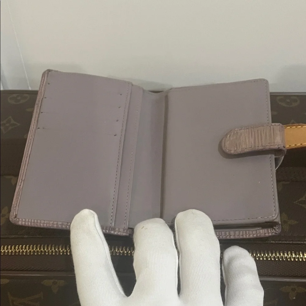 AUTHENTIC LV Snap Wallet in Lilac - Picture 10 of 13